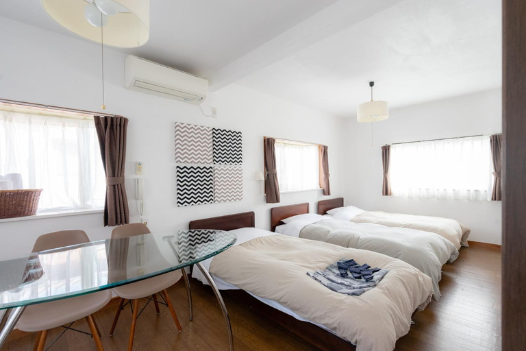 Bedroom 2, Beach Side Inn Shirahama, Shimoda