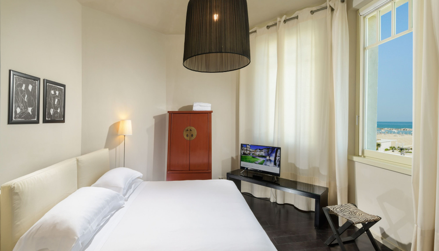 Bedroom 4, Hotel Carducci 76, Rimini