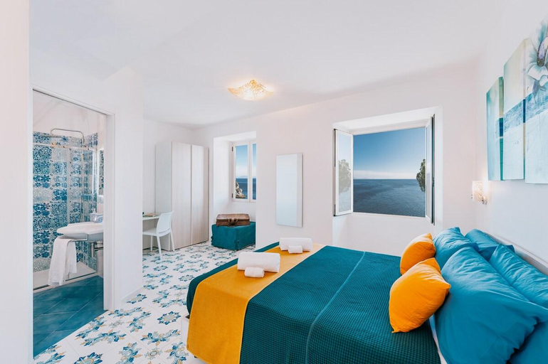 Others 5, Villa Eris: a picco sul mare con piscina e spa, Salerno