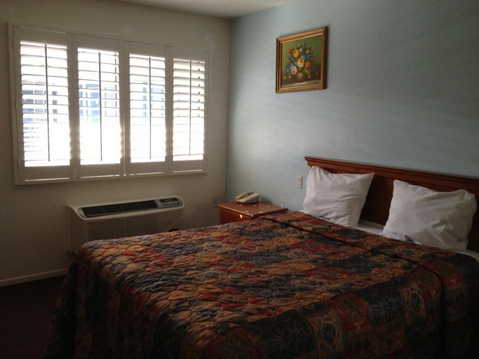 Bedroom 2, Scottish Inns Long Beach, Los Angeles