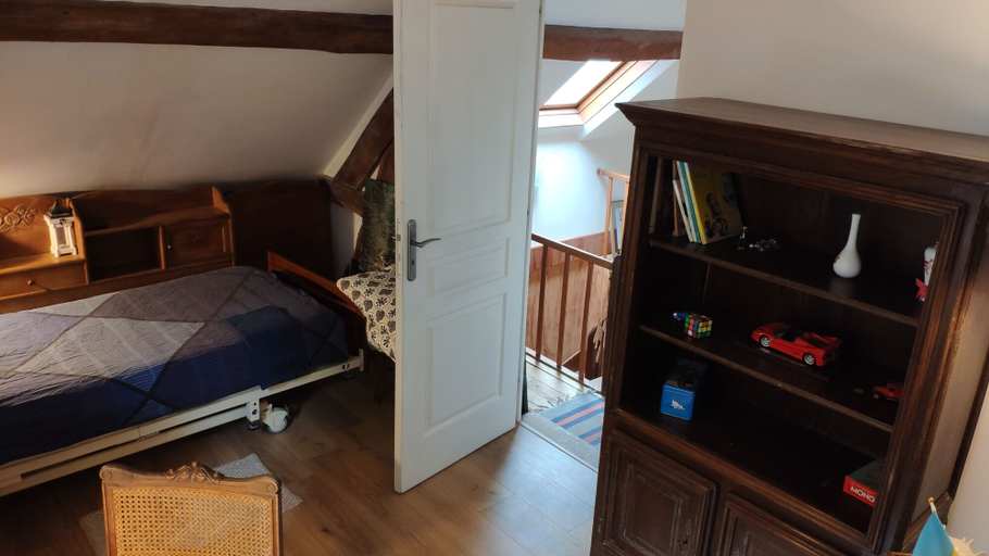 Bedroom 4, Bonne nuit, Oise