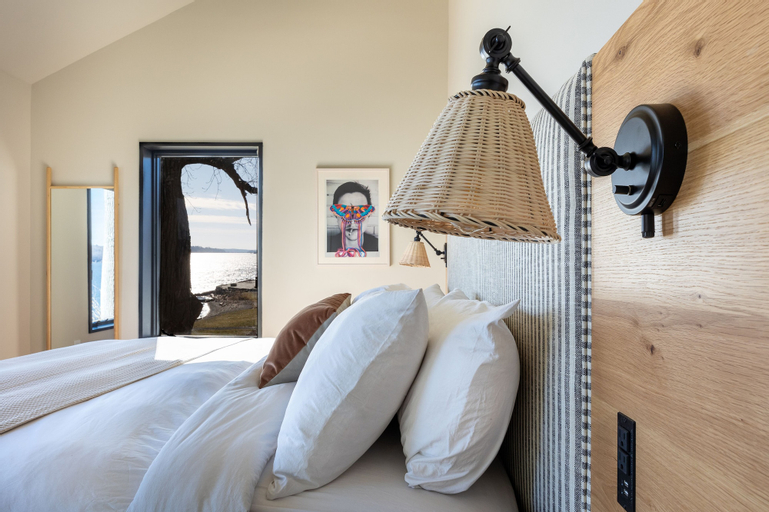 Bedroom 1, Hudson River Way by Woodstock Way Hotel, Ulster