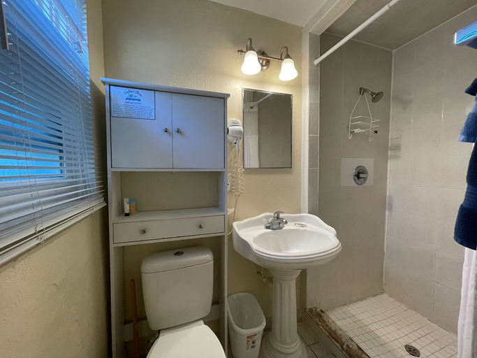 Bathroom 3, Daytona Shores Inn & Suites, Volusia