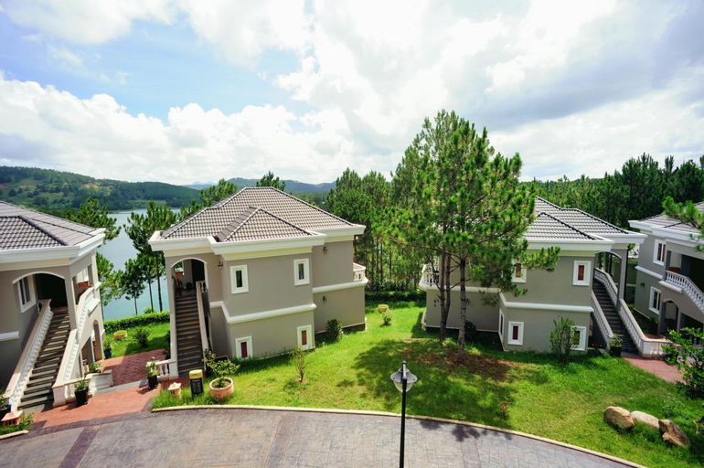 Exterior 6