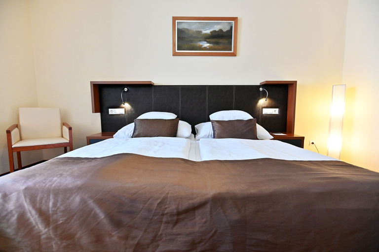 Bedroom 3, Hotel Eger & Park, Eger
