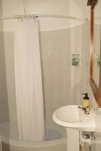 Bathroom 3, Inari Guatemala, ZONA 13