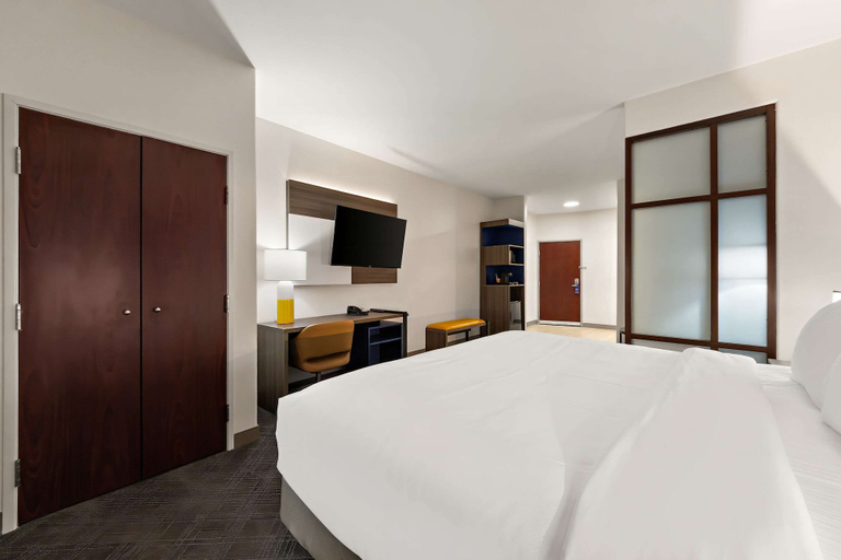 Bedroom 3, Comfort Suites Bastrop, Bastrop