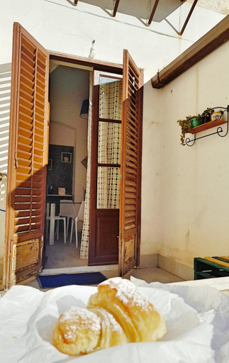 Bedroom, Dietro il massimo, Palermo
