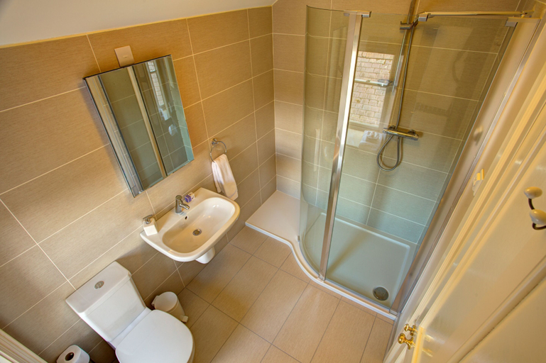 Bathroom 3, Ballylagan Organic Farm, Antrim and Newtownabbey