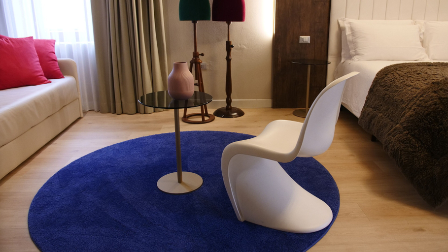 Others 5, Hotel Battisti 31, Brescia