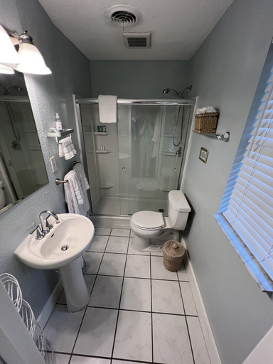 Bathroom 3, VIinoy House, Pinellas