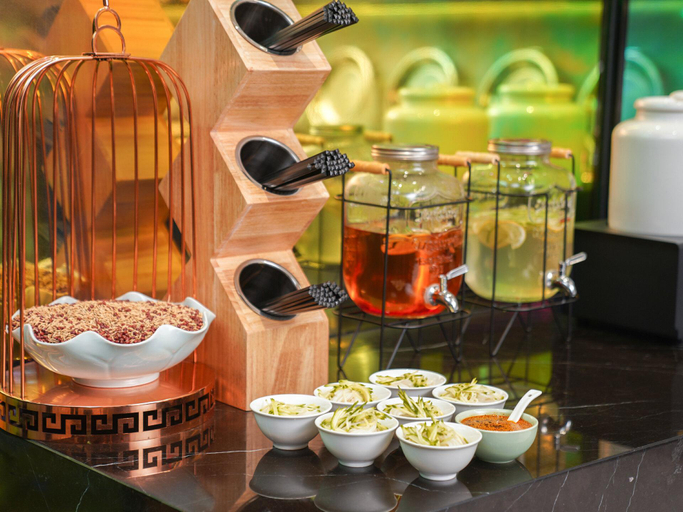 Food & Drinks 5, Park Inn Hanzhong Central Square High-speed Railway station, Hanzhong
