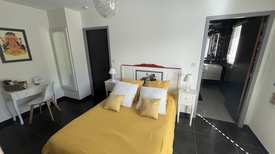 Bedroom 3, Domaine Georges V, Haute-Vienne