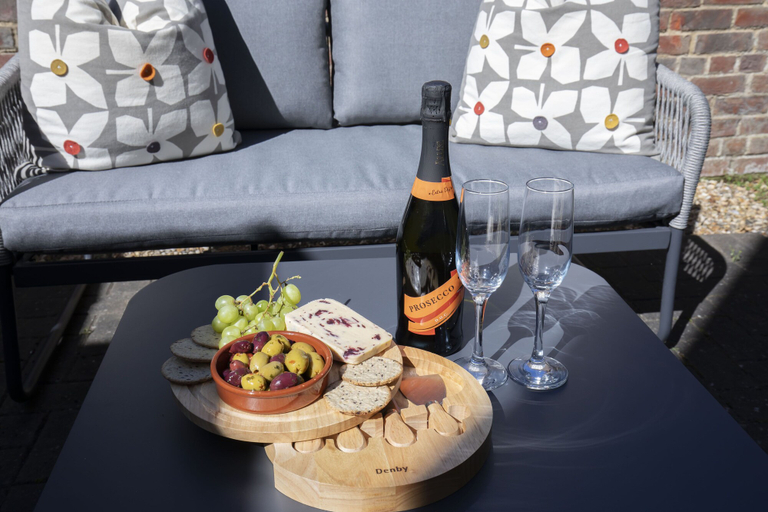 Food & Drinks, Elliot Oliver - 2 Bedroom Garden Apartment With Parking, Gloucestershire