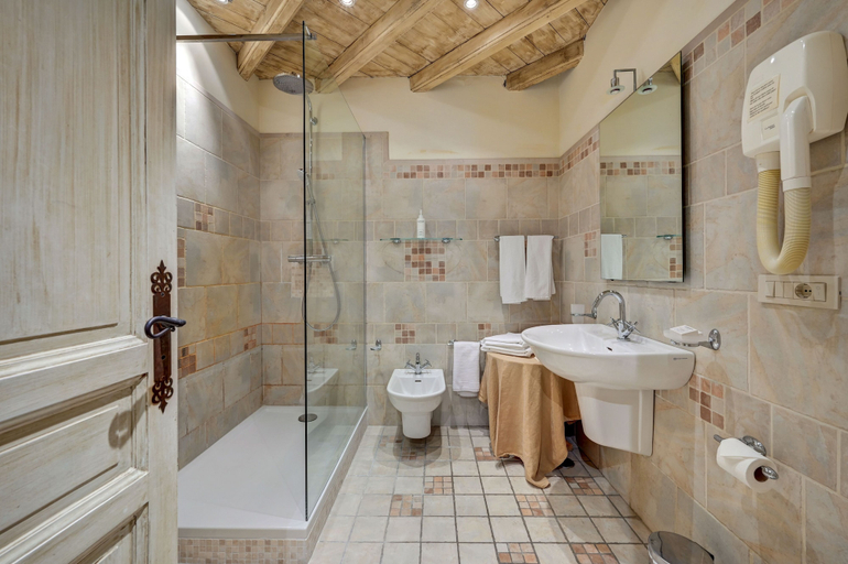 Bathroom 4, Hôtel du Moulin d'Aure, Bouches-du-Rhône