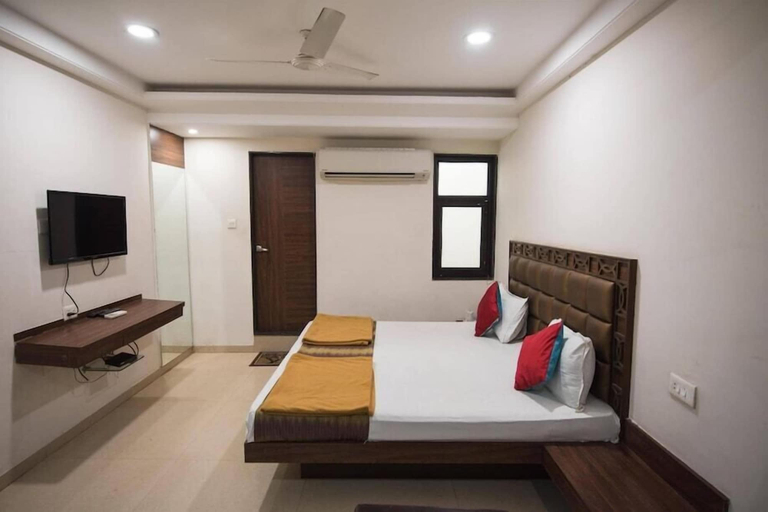Bedroom 4, Hotel Crown Palace, Bhopal