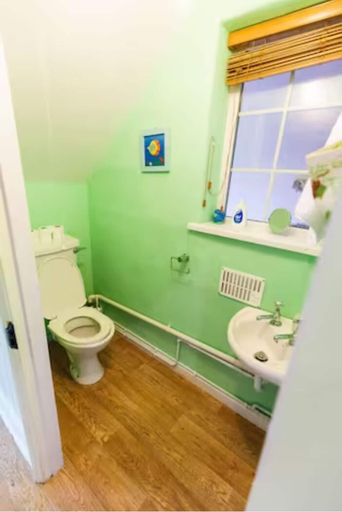 Bathroom, Oak House, Powys