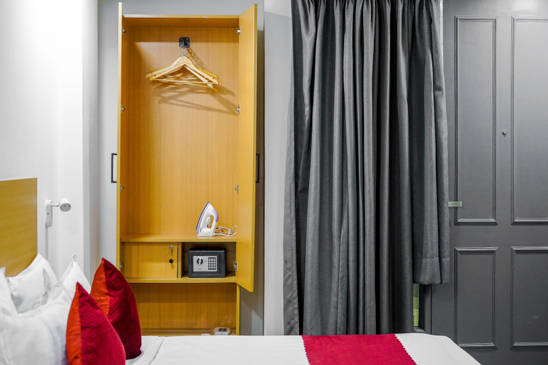 Bedroom 4, Saltstayz Express - Golf Course Road & DLF Phase-1, Gurgaon