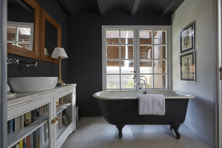 Bathroom 5, llimona suites, Girona