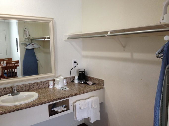 Bathroom 3, Scottish Inns Long Beach, Los Angeles