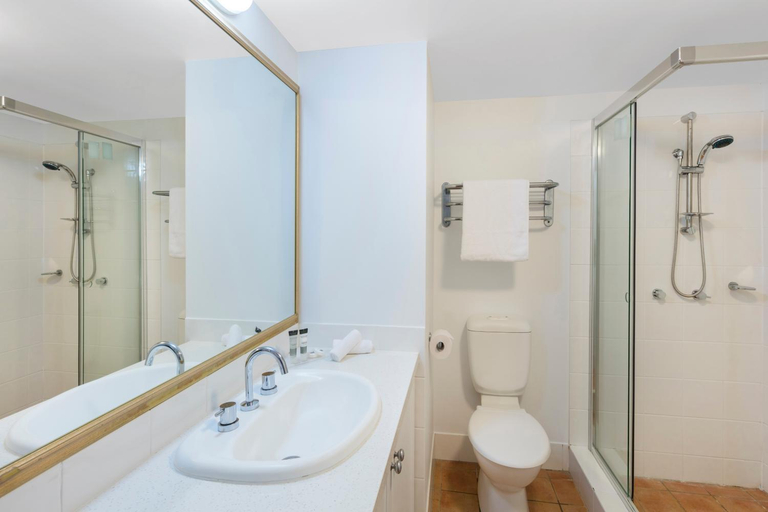 Bathroom 5, Oaks Gold Coast Calypso Plaza Suites, Gold Coast