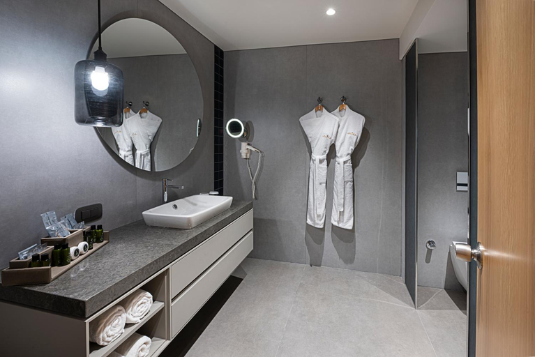 Bathroom 5, Rixos Sungate - The Land of Legends Access, Kemer
