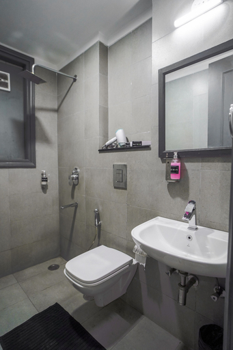 Bathroom 5, Saltstayz Express - Golf Course Road & DLF Phase-1, Gurgaon