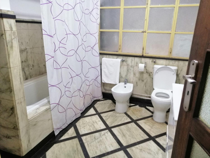 Bathroom 3, ICOSIUM Hostel, Braga