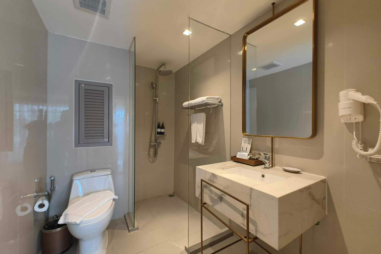 Bathroom 7