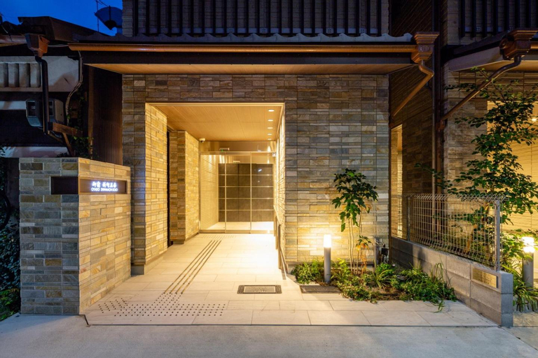 Exterior 8