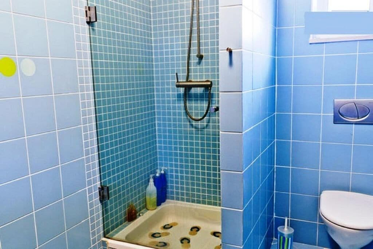 Bathroom, Coloured Studio, Faro