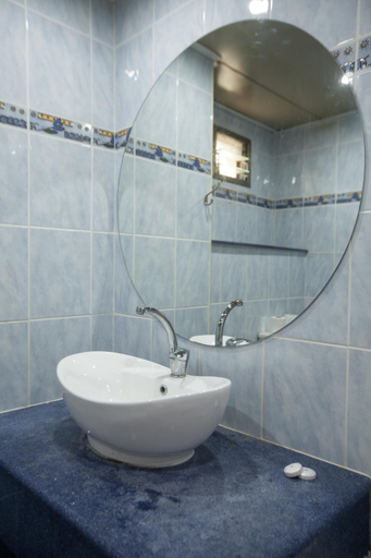 Bathroom 5, Ahuzat Haosher