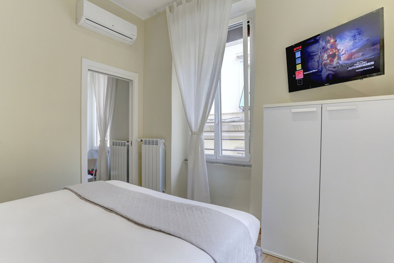 Room 2, APPARTAMENTO SANTI QUATTRO 1 e 2 - COLOSSEO, Rome