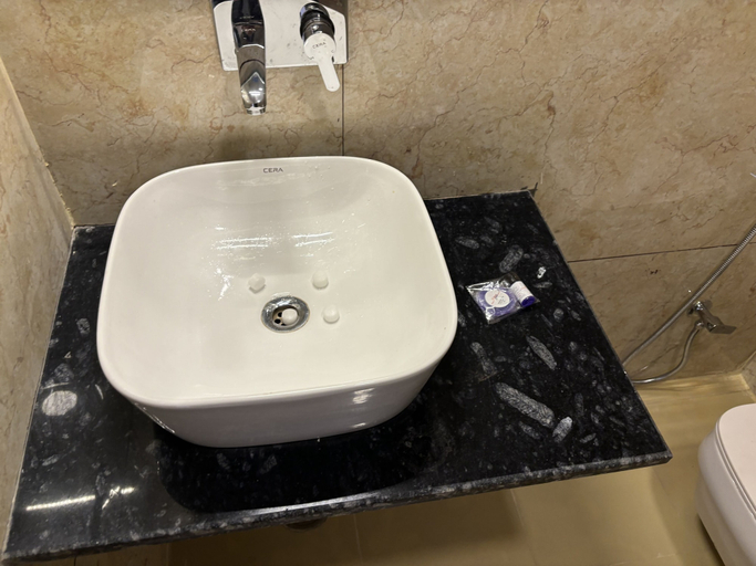 Bathroom 4, Hotel Maya International, Jaipur