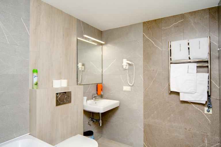 Bathroom 2, Arena Apartments, Pechers'kyi
