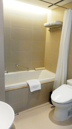 Bathroom 4, Ramada Plaza Suwon, Suwon