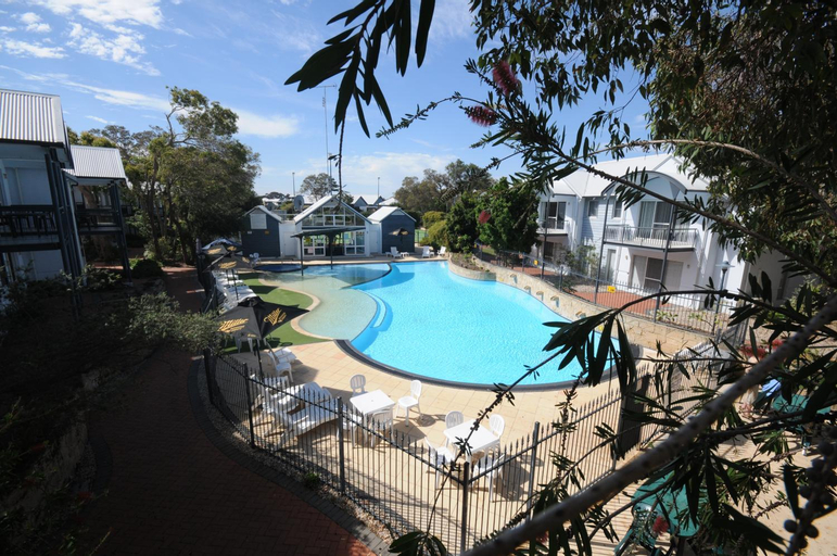 Swimming Pool 13
