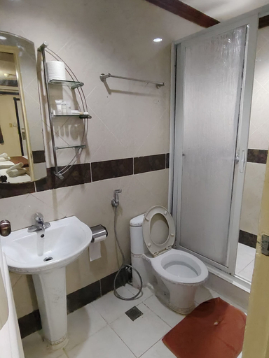 Bathroom 3, Palm Tree Resort and Restaurant, Olongapo City