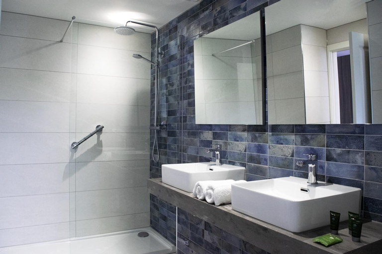 Bathroom 4