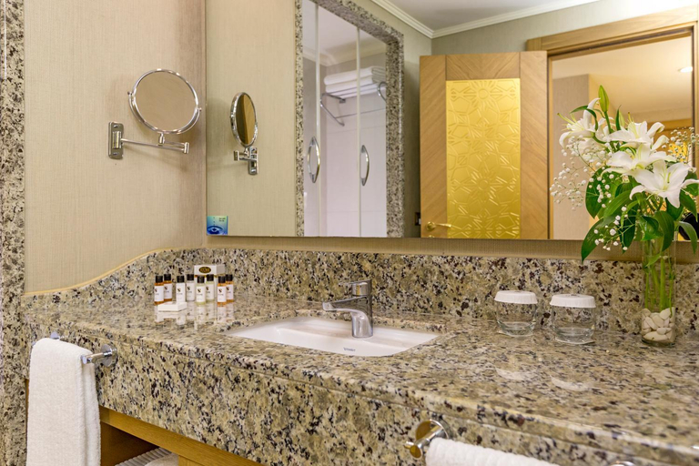 Bathroom 5, Royal Holiday Palace, Antalya
