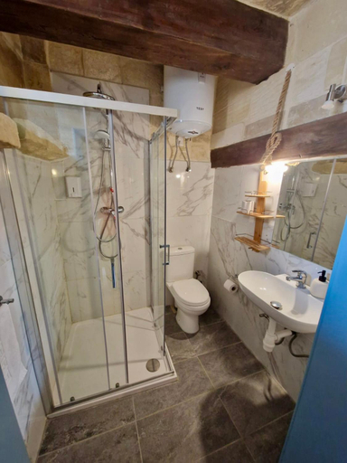 Bathroom 3, Ta Pinu Guesthouse