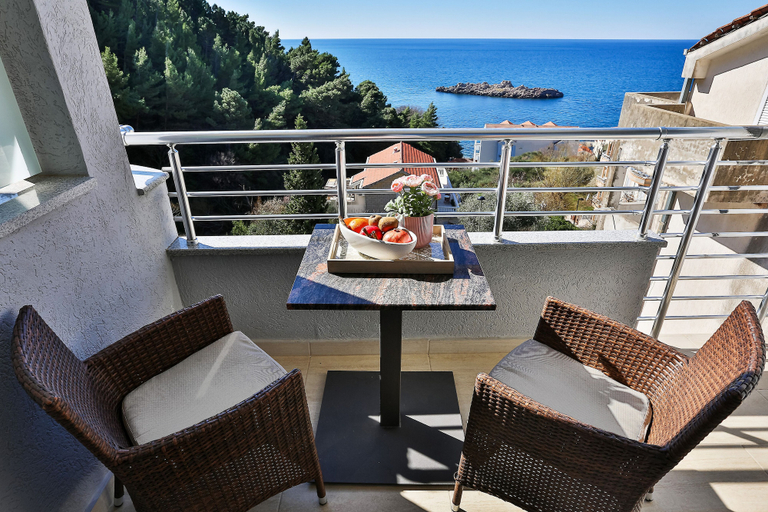 Others 5, Villa Vanty