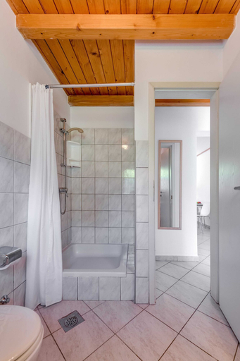 Bathroom 4, Beachfront apartment Milan with balcony, Split