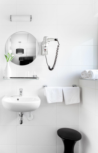 Bathroom 3, Hotel Victorie, Amsterdam