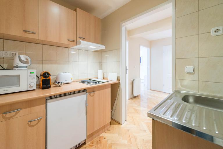 Others 3, Venus Apartments - Renate, Budapesti