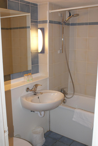 Bathroom 5, Kyriad Direct Lyon Sud - Chasse Sur Rhône, Isère