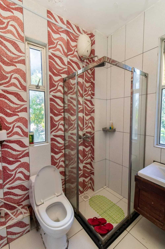 Bathroom 4, Lux Suites Vee Lido Apartments, Nyali