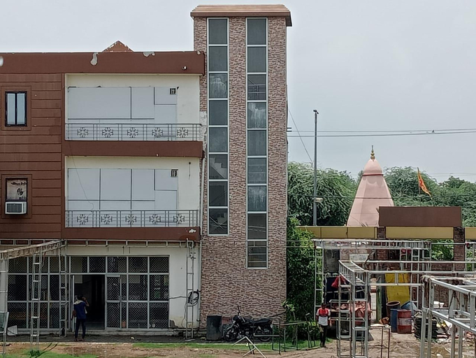 Others 5, Mukhiya Garden, Mathura