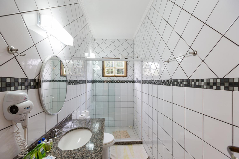 Bathroom 3, Recanto da Praia, Parati