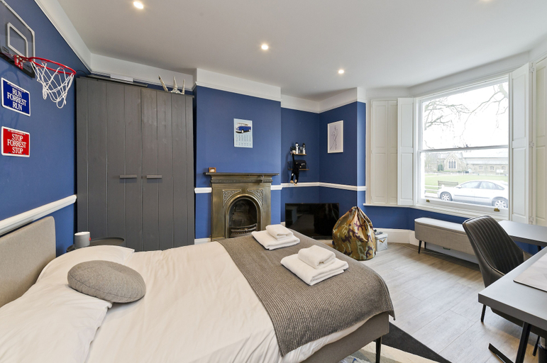 Bedroom 1, Twickenham Green, London